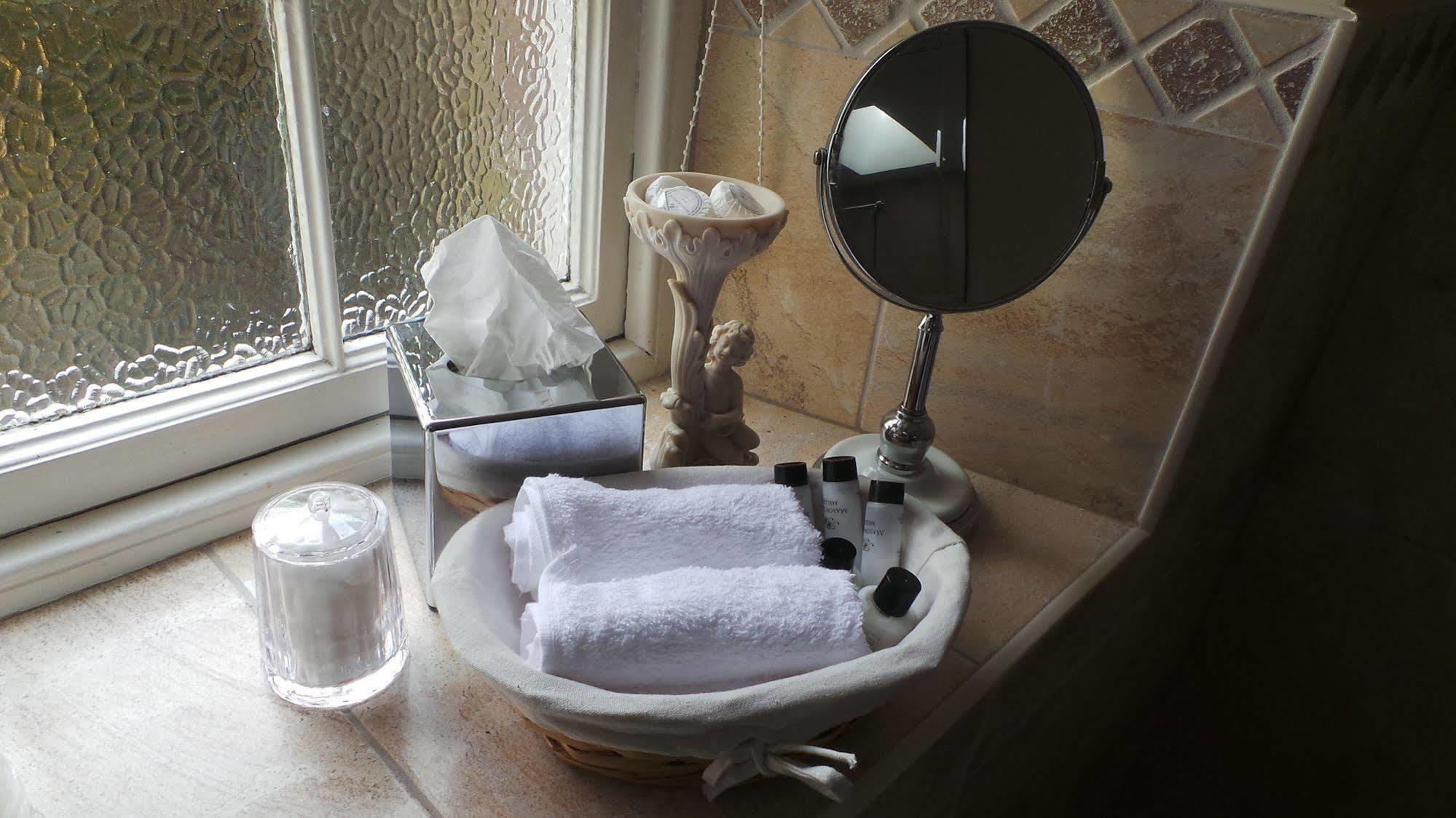 Comelybank Guesthouse Кріфф Екстер'єр фото